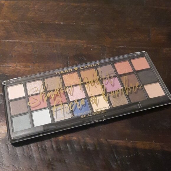 Eyeshadow palette - Picture 1 of 5